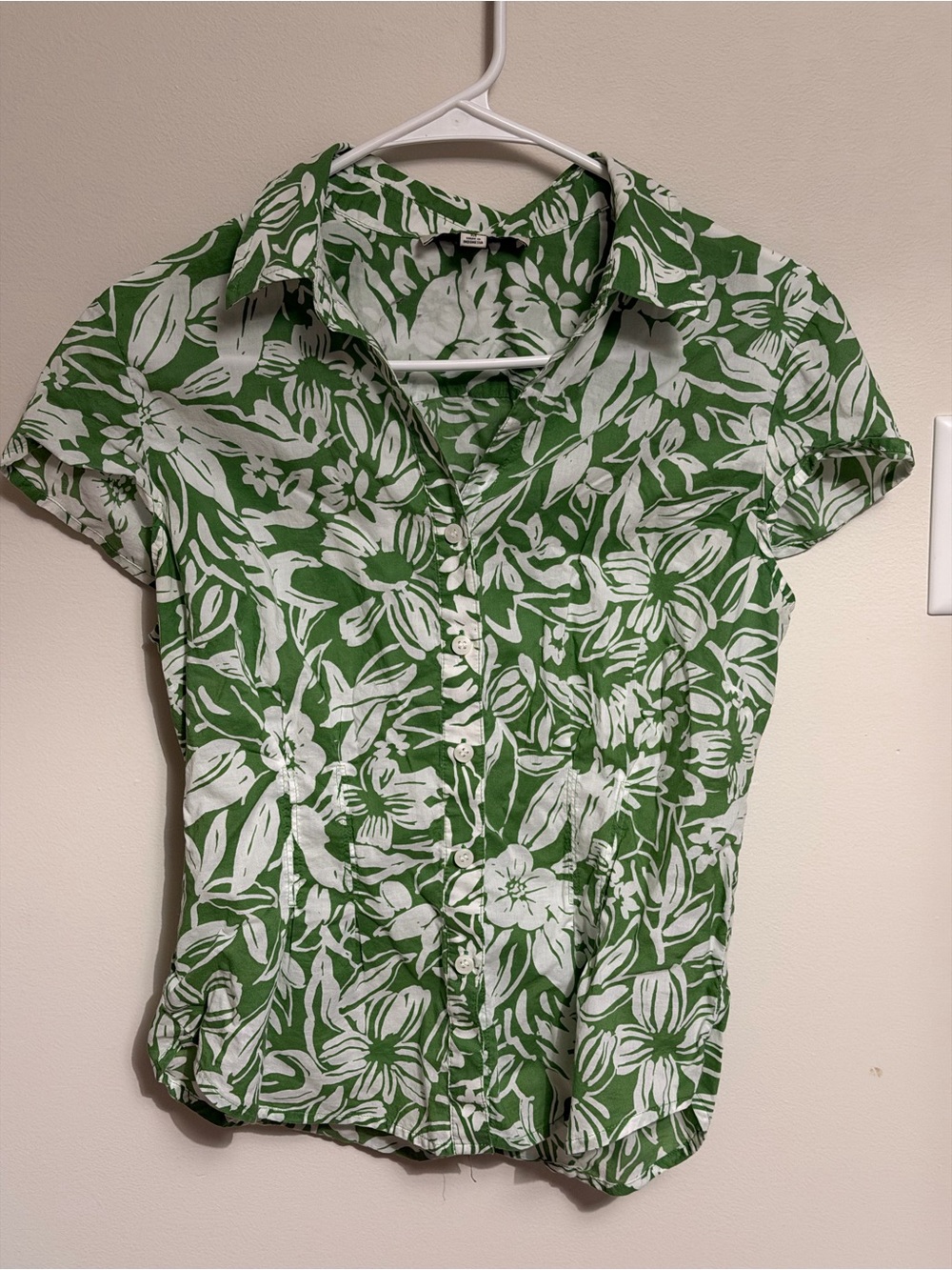 100% Cotton Jones New York Green and White Floral Button-Down Short Sleeve Shirt